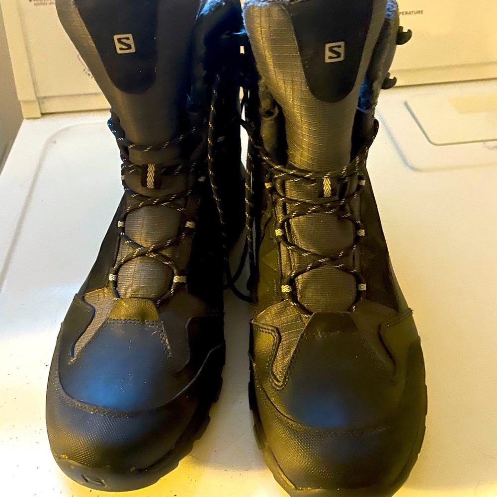 Black Salomon Winter boots. Great shape, warm/sturdy